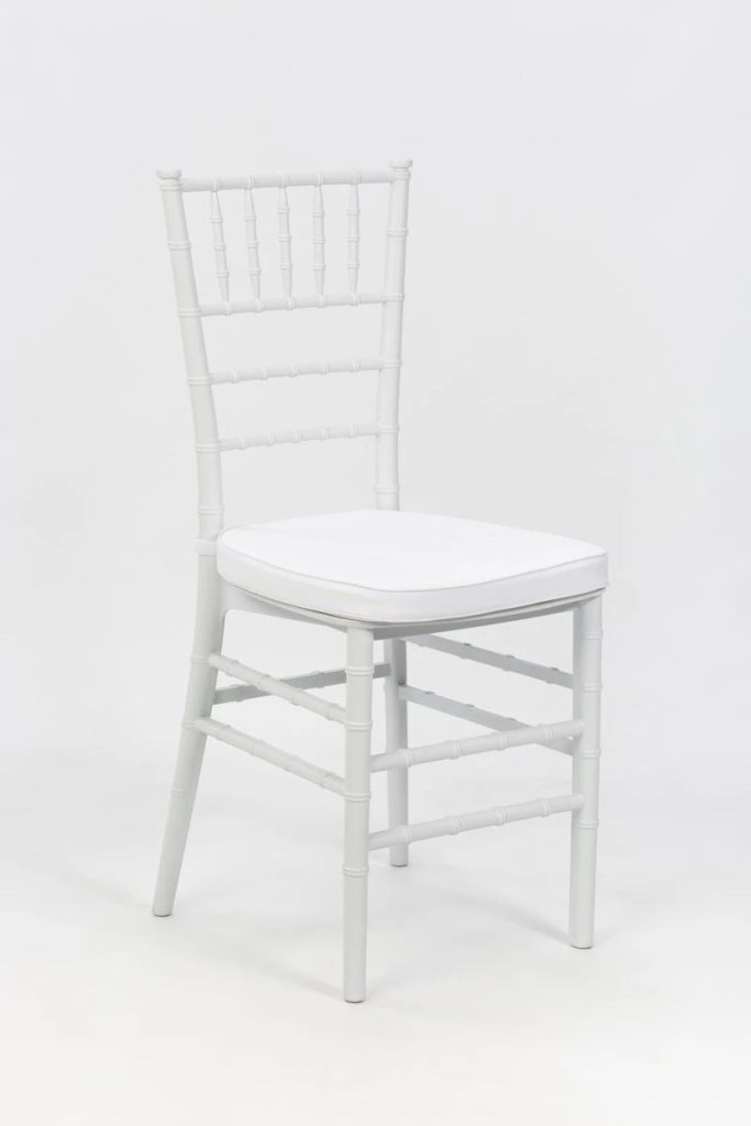 Silla blanca modelo Chiavari